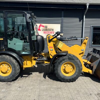 CAT 906 M med skovl og gafler