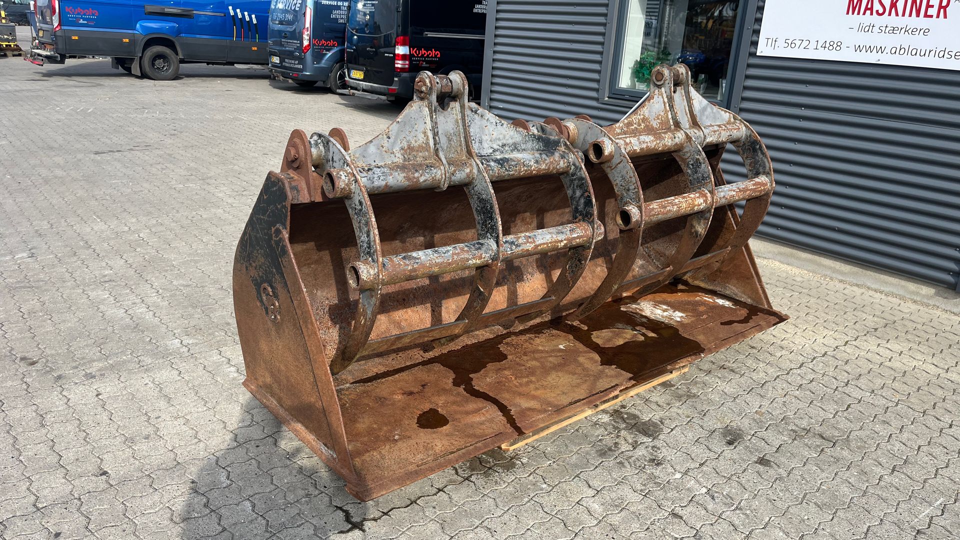 - - - Overfalds skovl til stor læsser