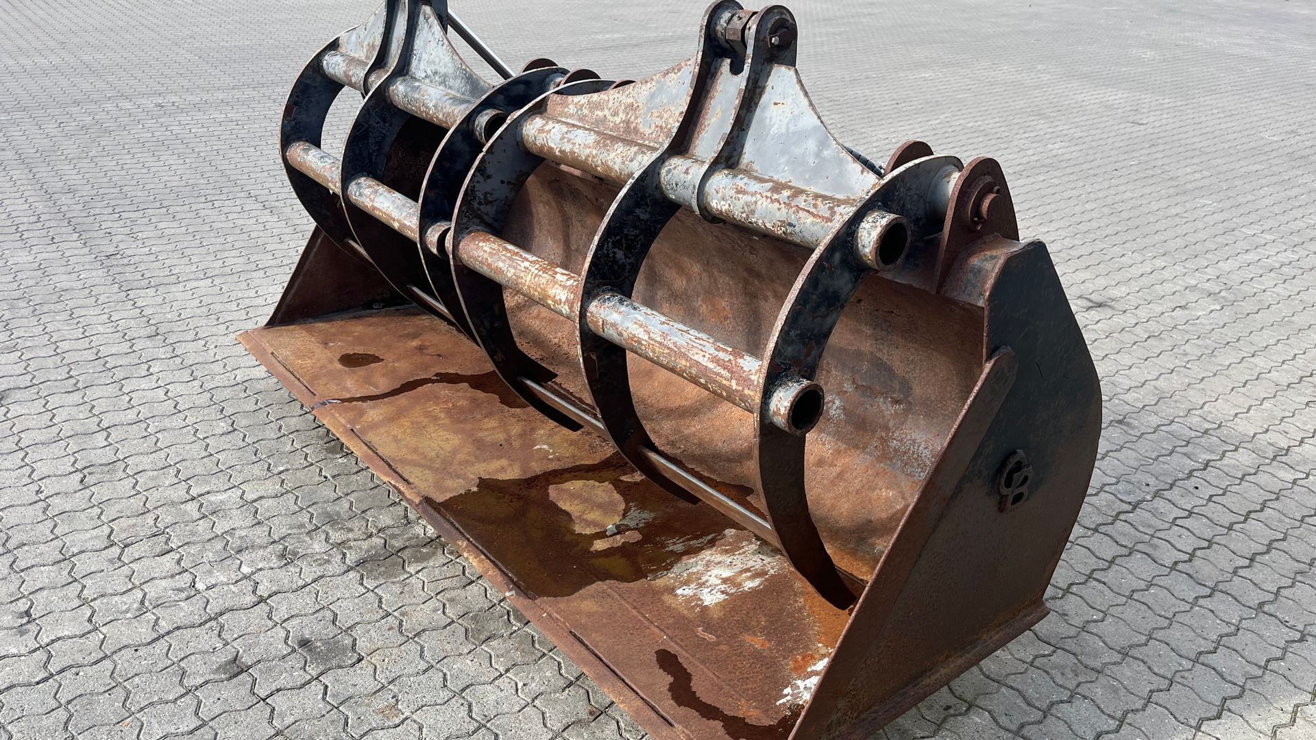 - - - Overfalds skovl til stor læsser