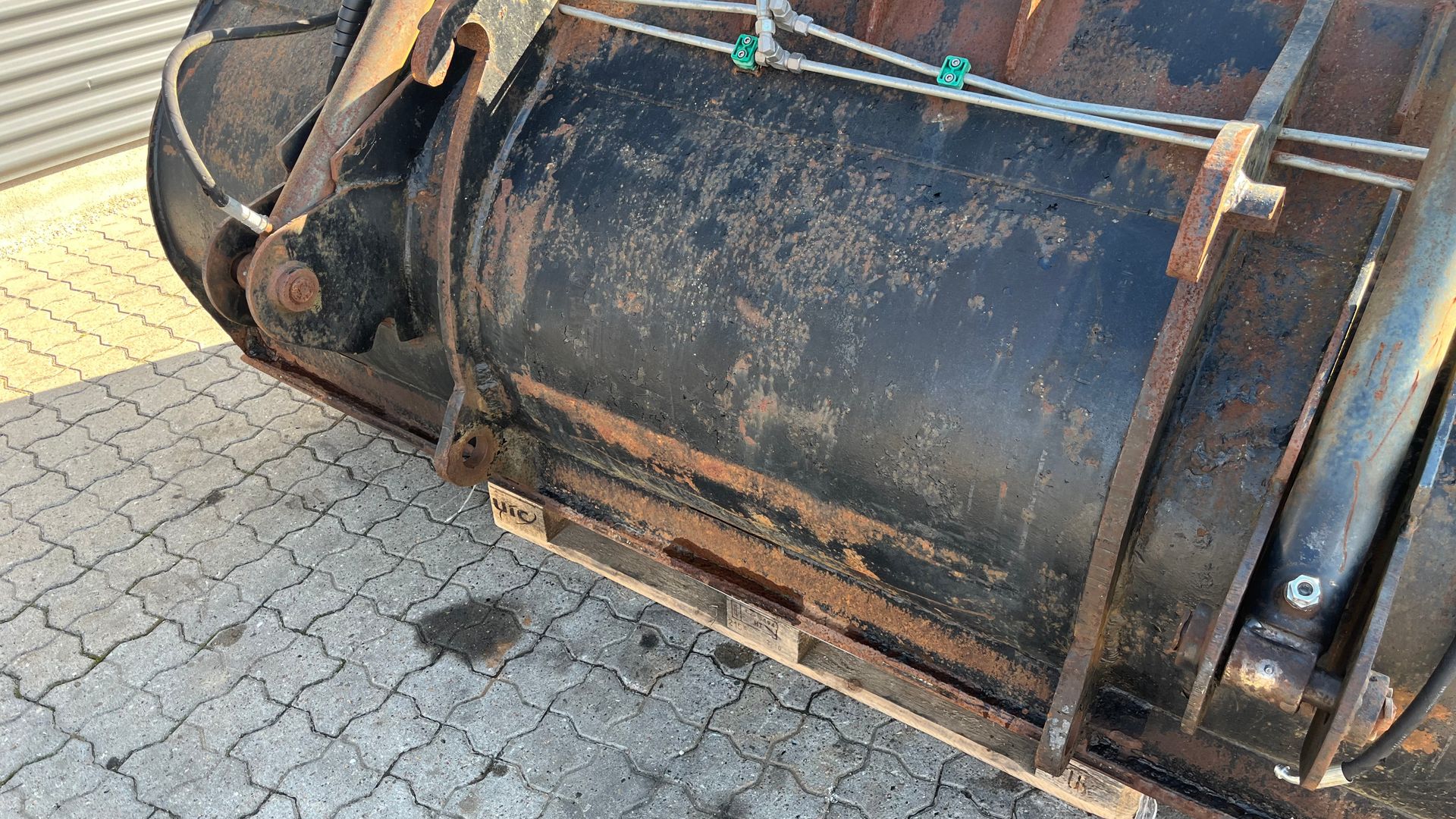 - - - Overfalds skovl til stor læsser