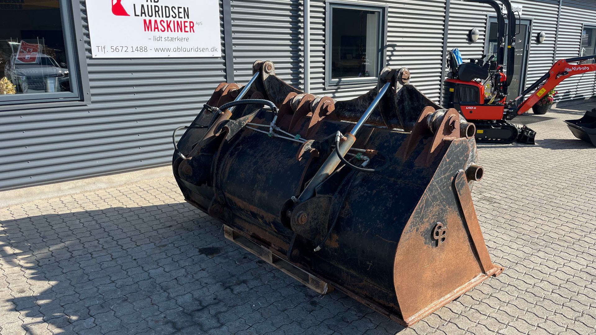 - - - Overfalds skovl til stor læsser