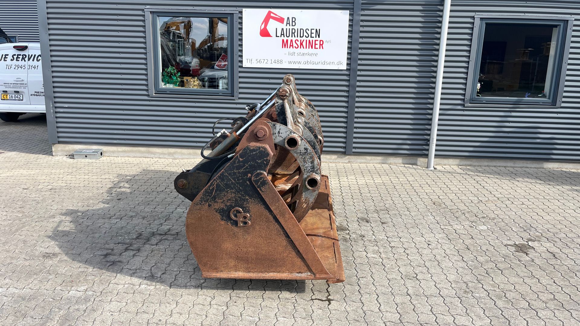 - - - Overfalds skovl til stor læsser