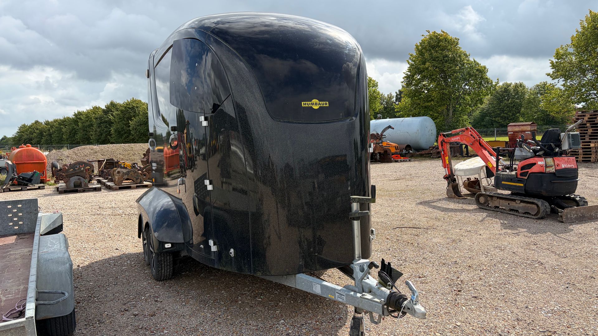 Humbauer Maximus 2 Deluxe 2700 Hestetrailer - Eksklusiv Humbaur Maximus 2 Deluxe 2700 (2022) - Sort luksustrailer
