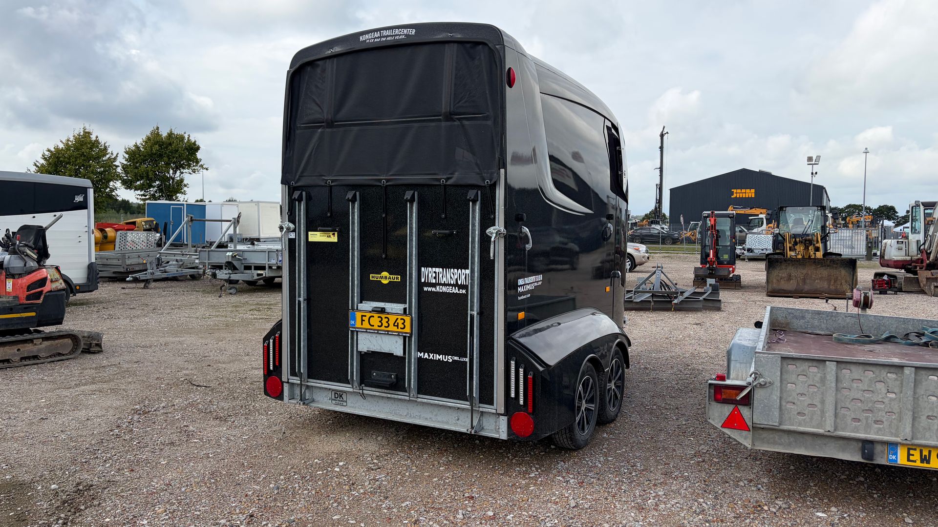 Humbauer Maximus 2 Deluxe 2700 Hestetrailer - Eksklusiv Humbaur Maximus 2 Deluxe 2700 (2022) - Sort luksustrailer