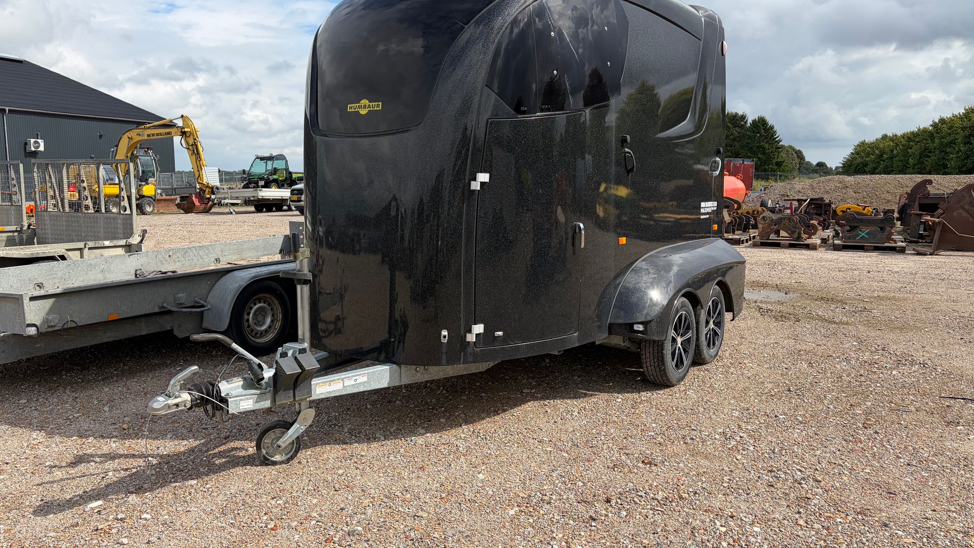 Humbauer Maximus 2 Deluxe 2700 Hestetrailer - Eksklusiv Humbaur Maximus 2 Deluxe 2700 (2022) - Sort luksustrailer