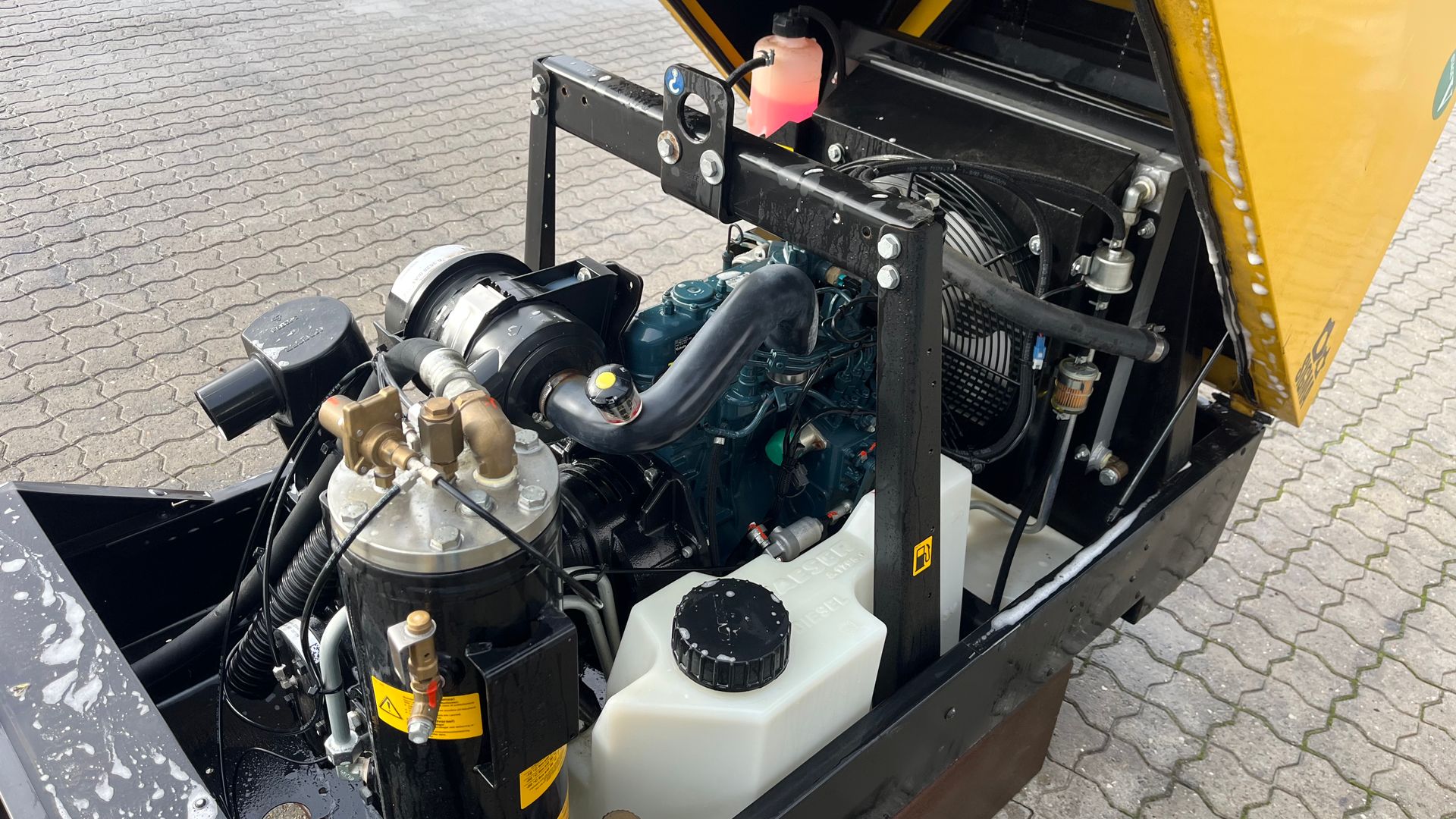 Kaeser M27 2,7m3 på ski kun kørt 218t