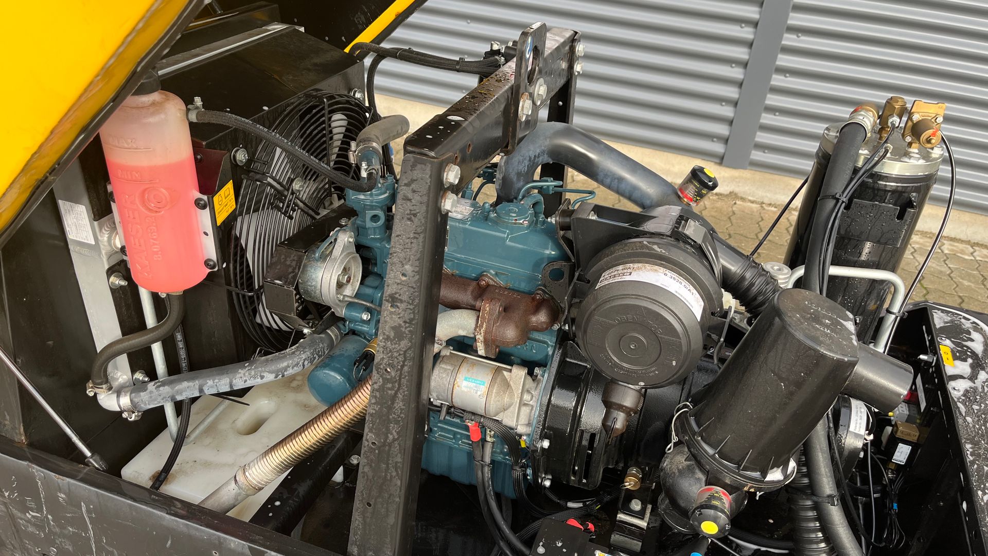 Kaeser M27 2,7m3 på ski kun kørt 218t