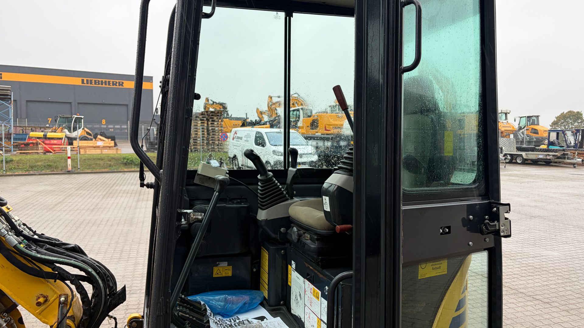 Komatsu PC22MR-3 Komplet og robust skovlpakke fra JST. (krøje stop + højde stop)