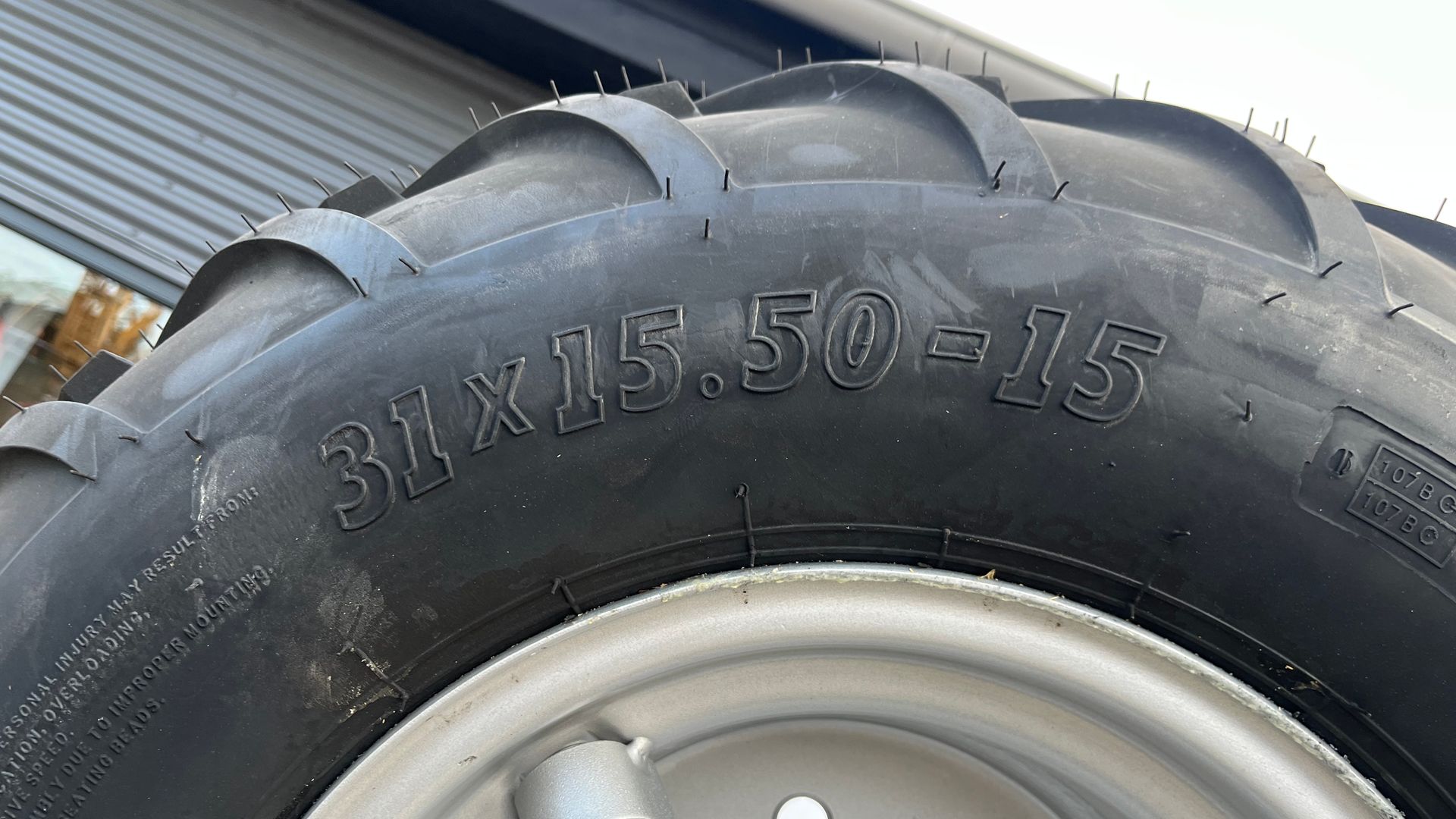 - - - BTK 31x15,5-15