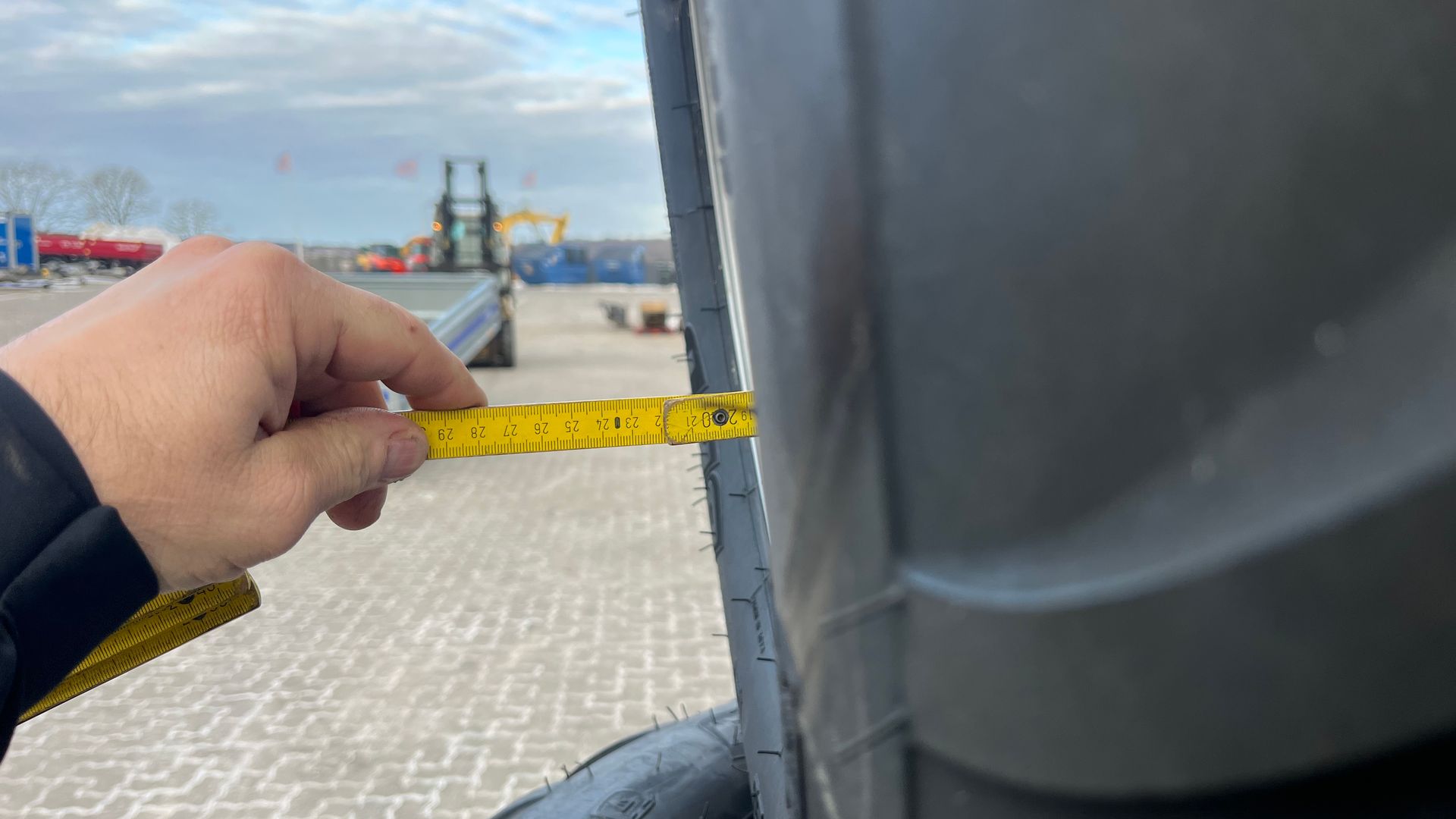 - - - BTK 31x15,5-15