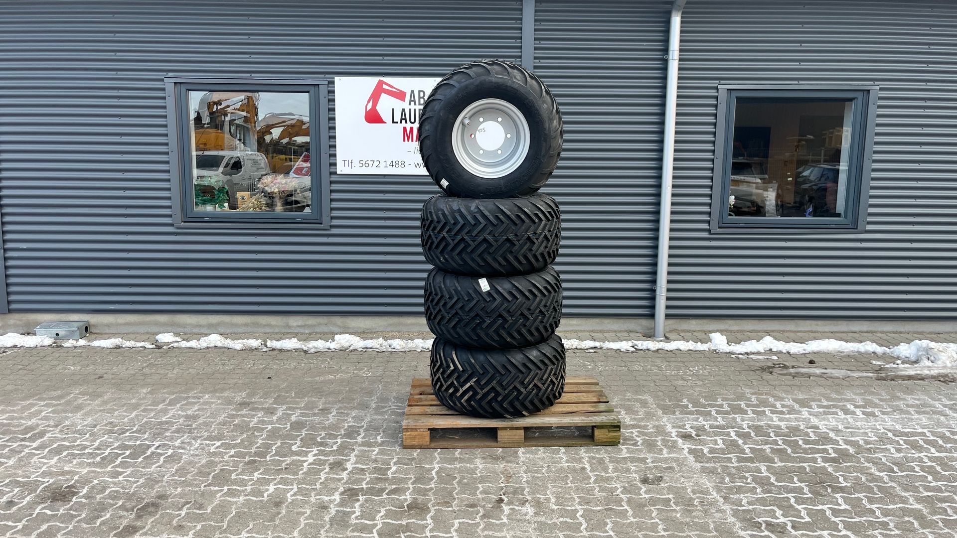 - - - BTK 31x15,5-15