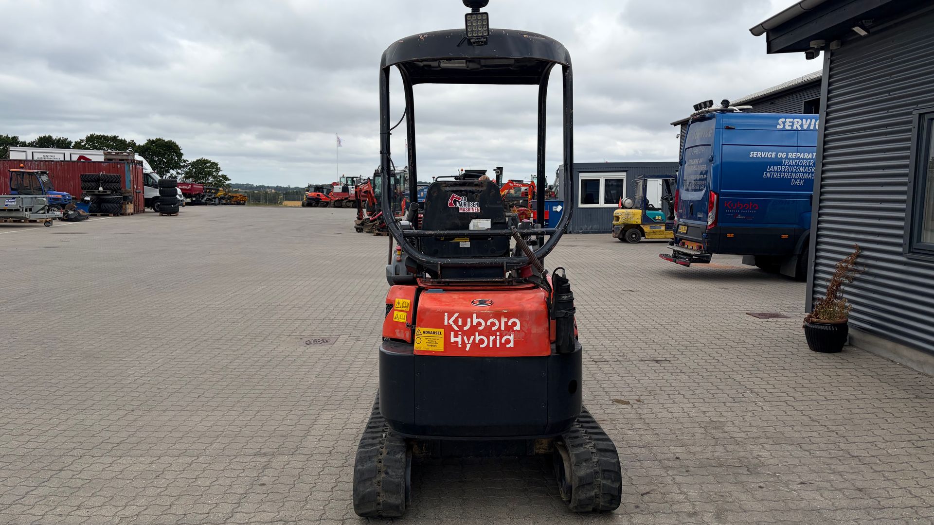 Kubota U17 Hybrid Kubota U17-3α El-Hybrid - Årg. 2017 - Kun 909 timer - Beco skifte & 3 skovle