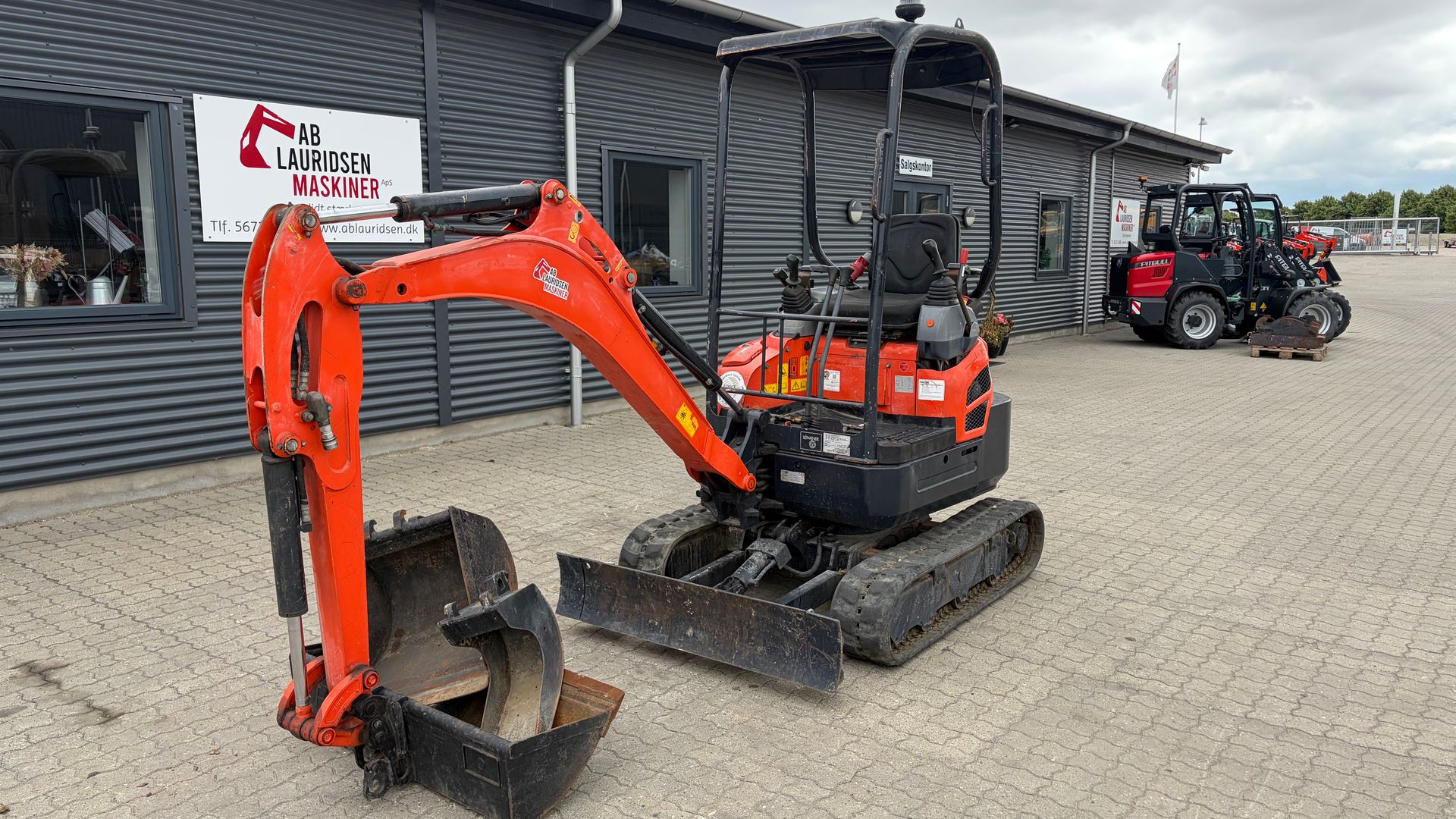 Kubota U17 Hybrid Kubota U17-3α El-Hybrid - Årg. 2017 - Kun 909 timer - Beco skifte & 3 skovle