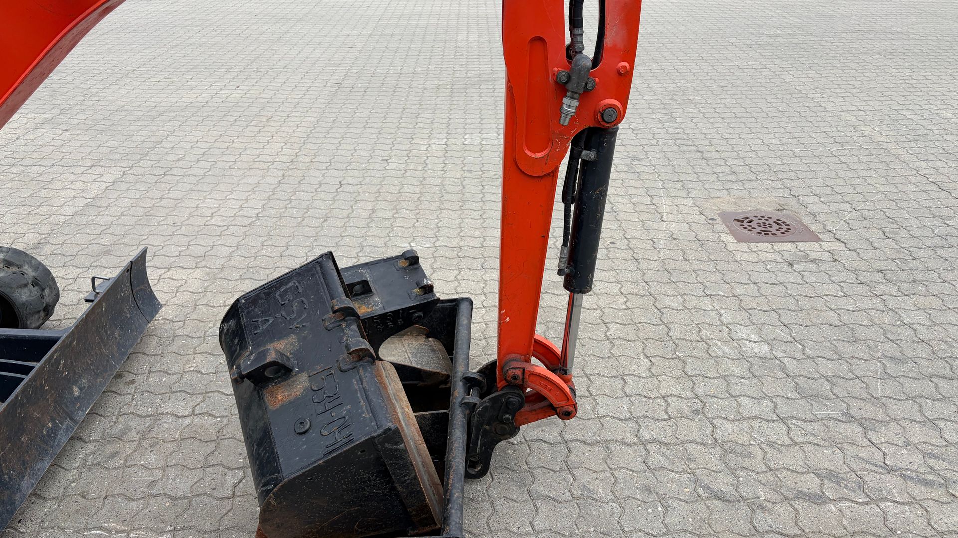 Kubota U17 Hybrid Kubota U17-3α El-Hybrid - Årg. 2017 - Kun 909 timer - Beco skifte & 3 skovle