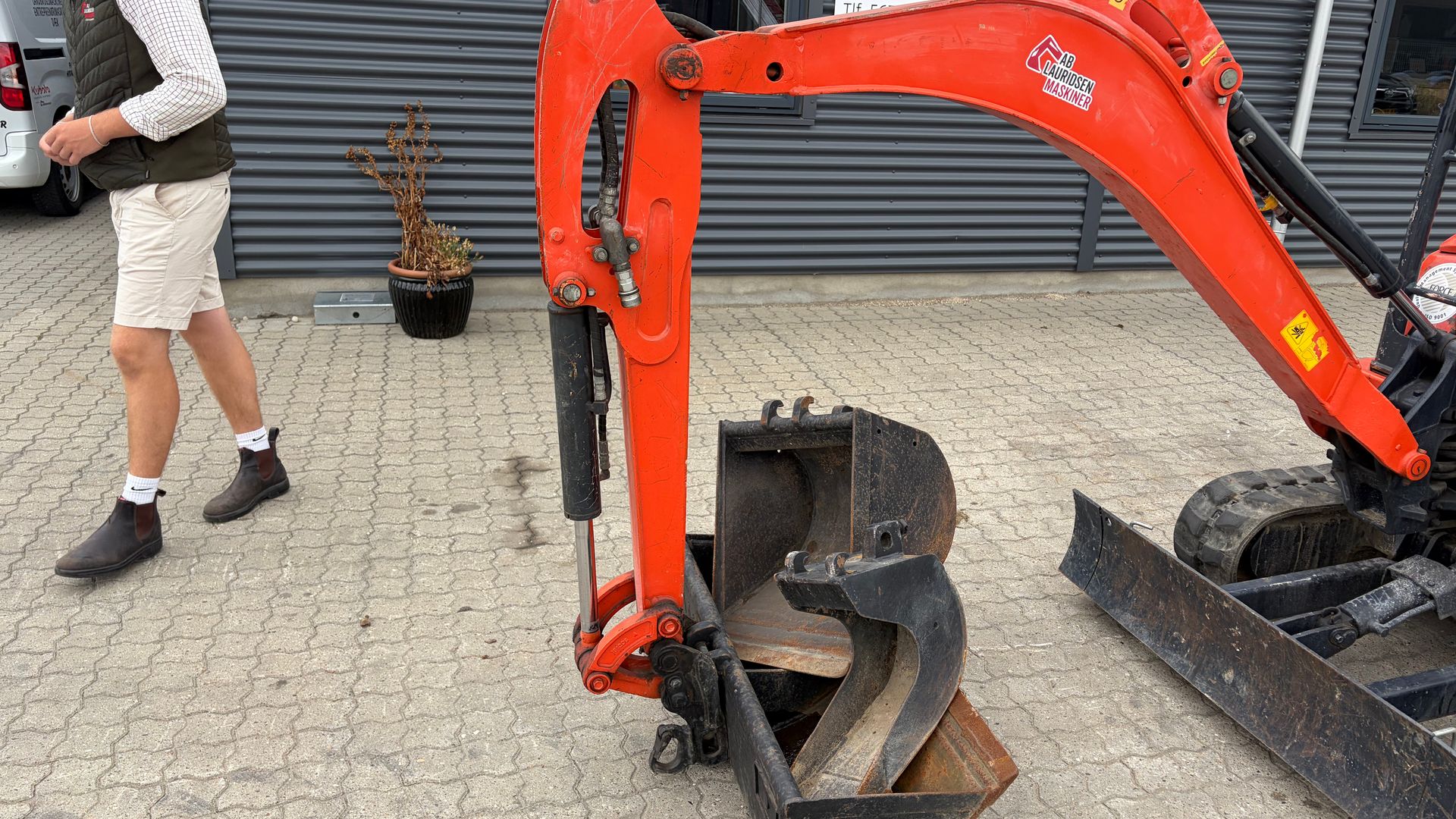Kubota U17 Hybrid Kubota U17-3α El-Hybrid - Årg. 2017 - Kun 909 timer - Beco skifte & 3 skovle