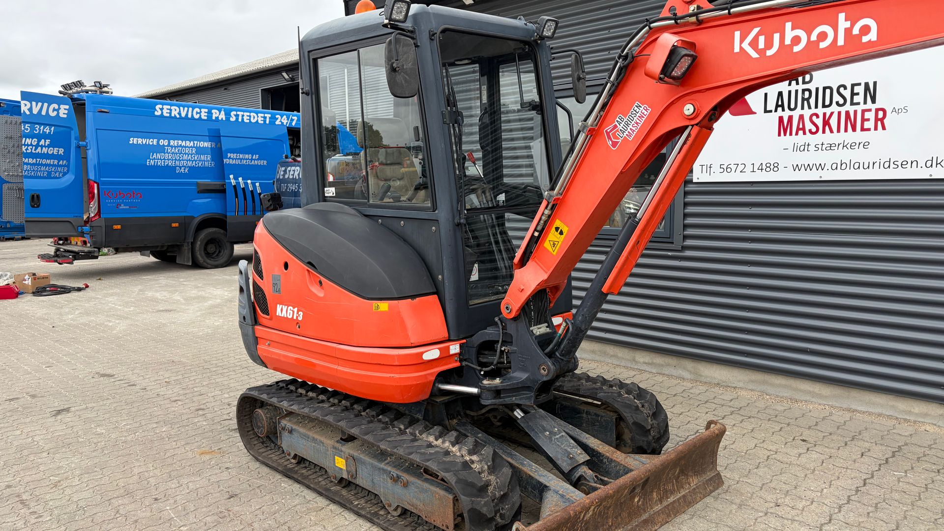 Kubota kx61-3 Yderst velholdt Kubota KX61-3 minigraver til salg med 140 cm kip planer skovl