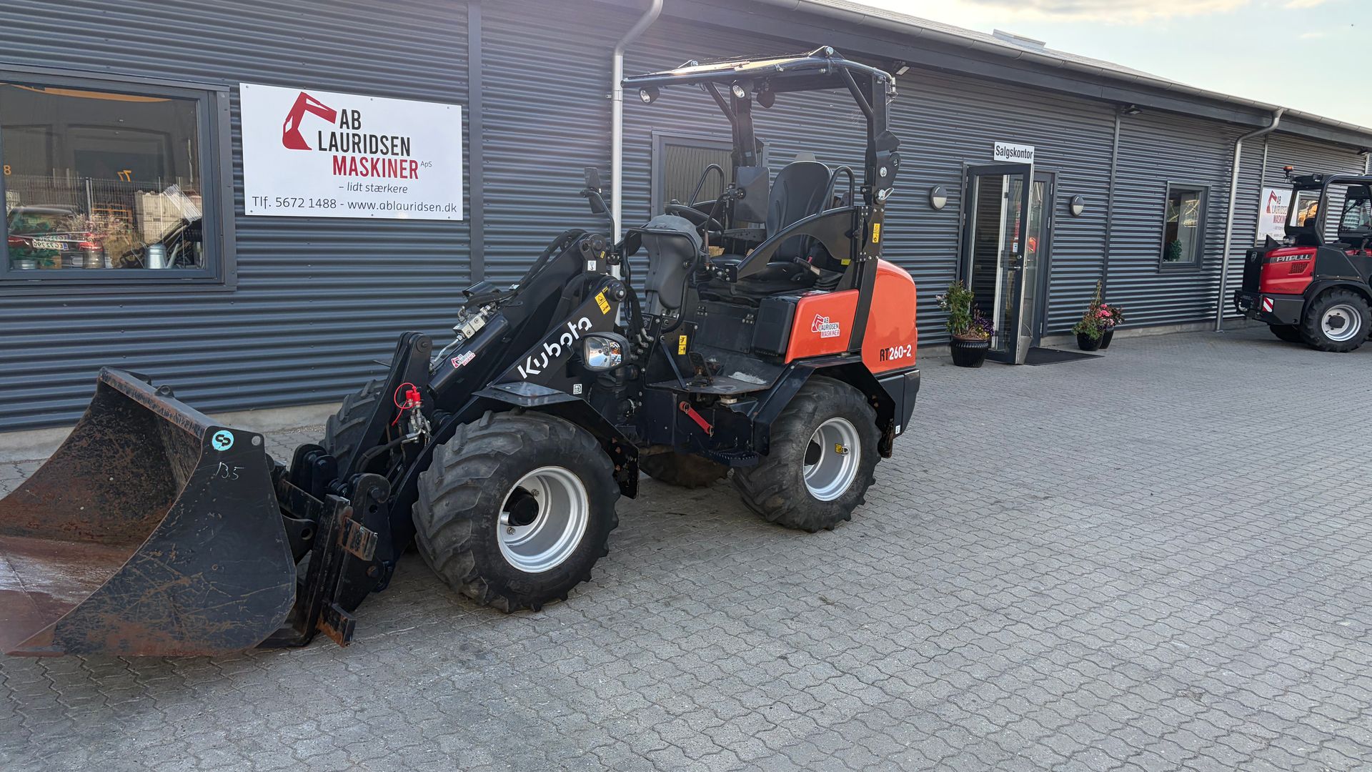 Kubota RT260-2 skovl og pallegafler