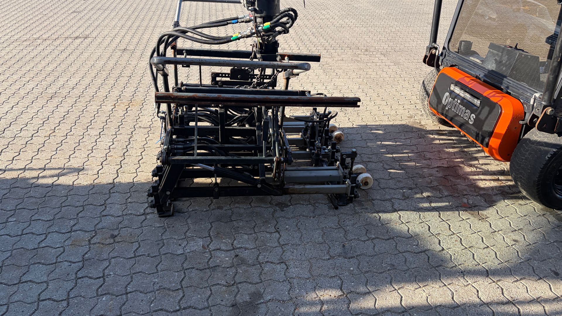 Optimas PaveJet S19 Fliselægningsmaskine med hydrauliske brolægningsgreb (stentang)