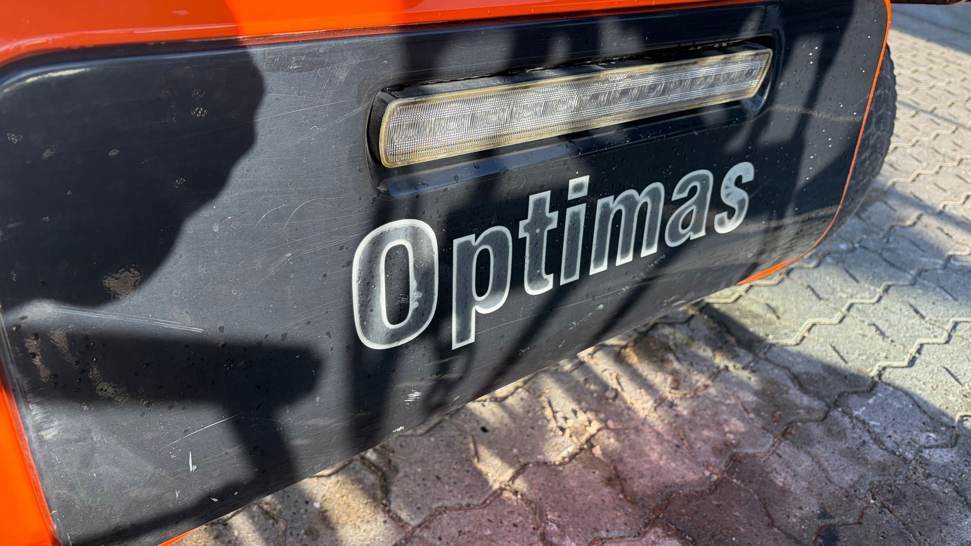 Optimas PaveJet S19 Fliselægningsmaskine med hydrauliske brolægningsgreb (stentang)