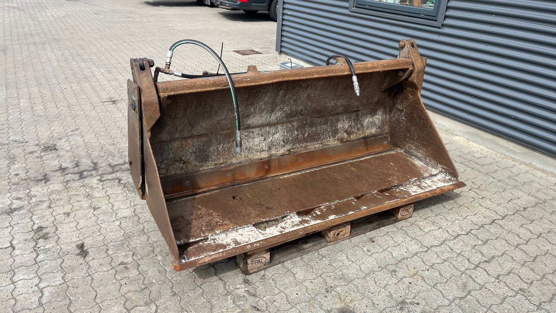 - - - 190 cm 4i1 skovl med volvo l30 fæste