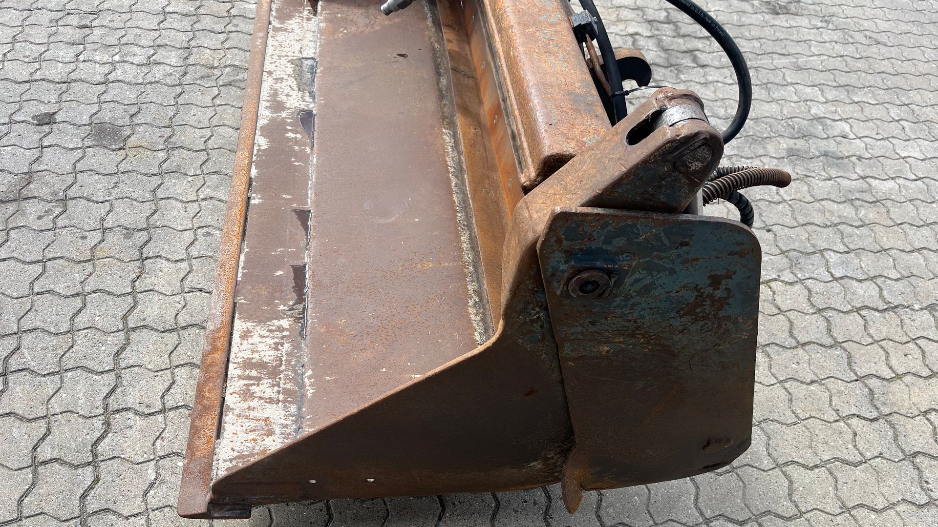 - - - 190 cm 4i1 skovl med volvo l30 fæste