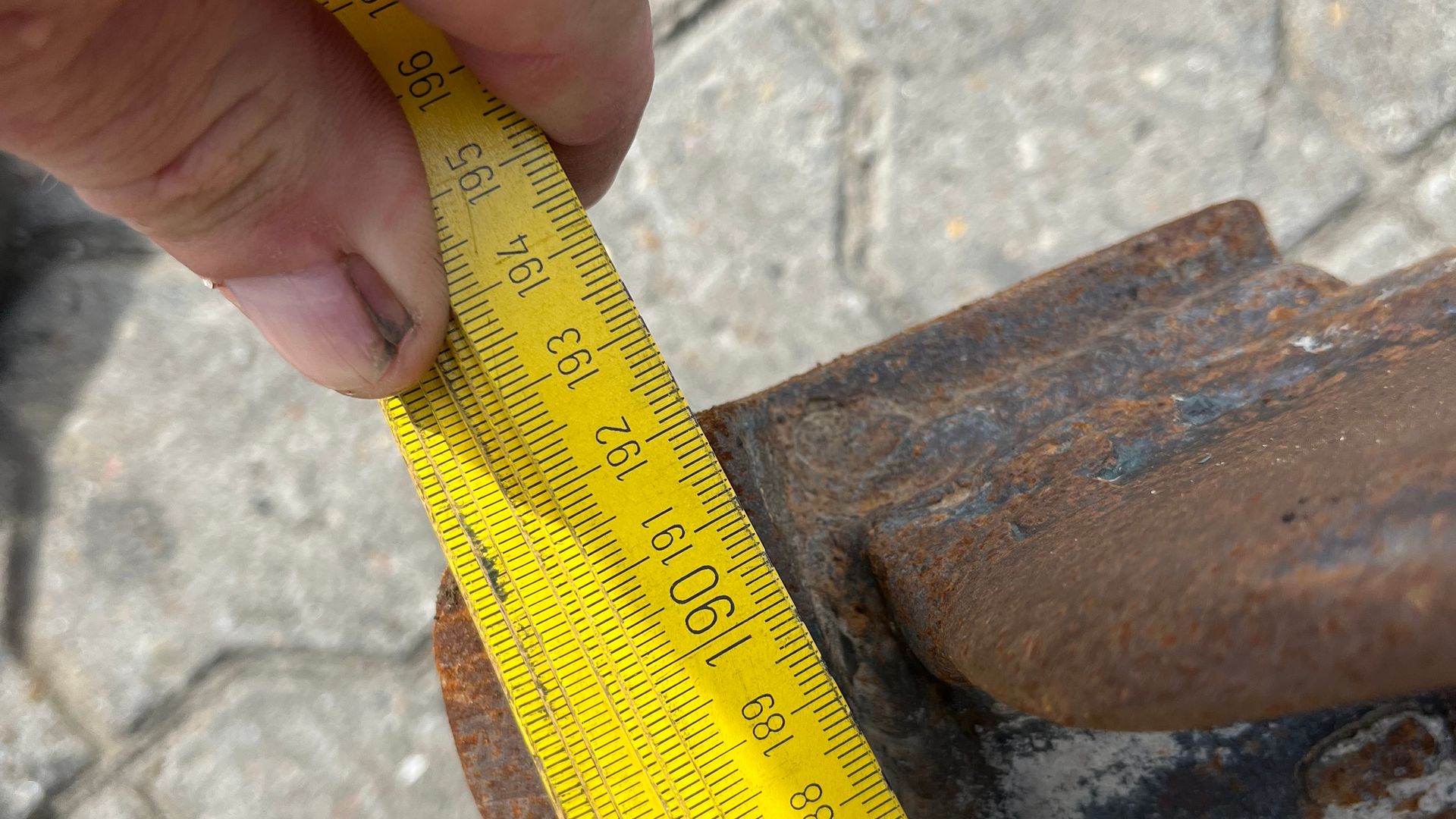 - - - 190 cm 4i1 skovl med volvo l30 fæste