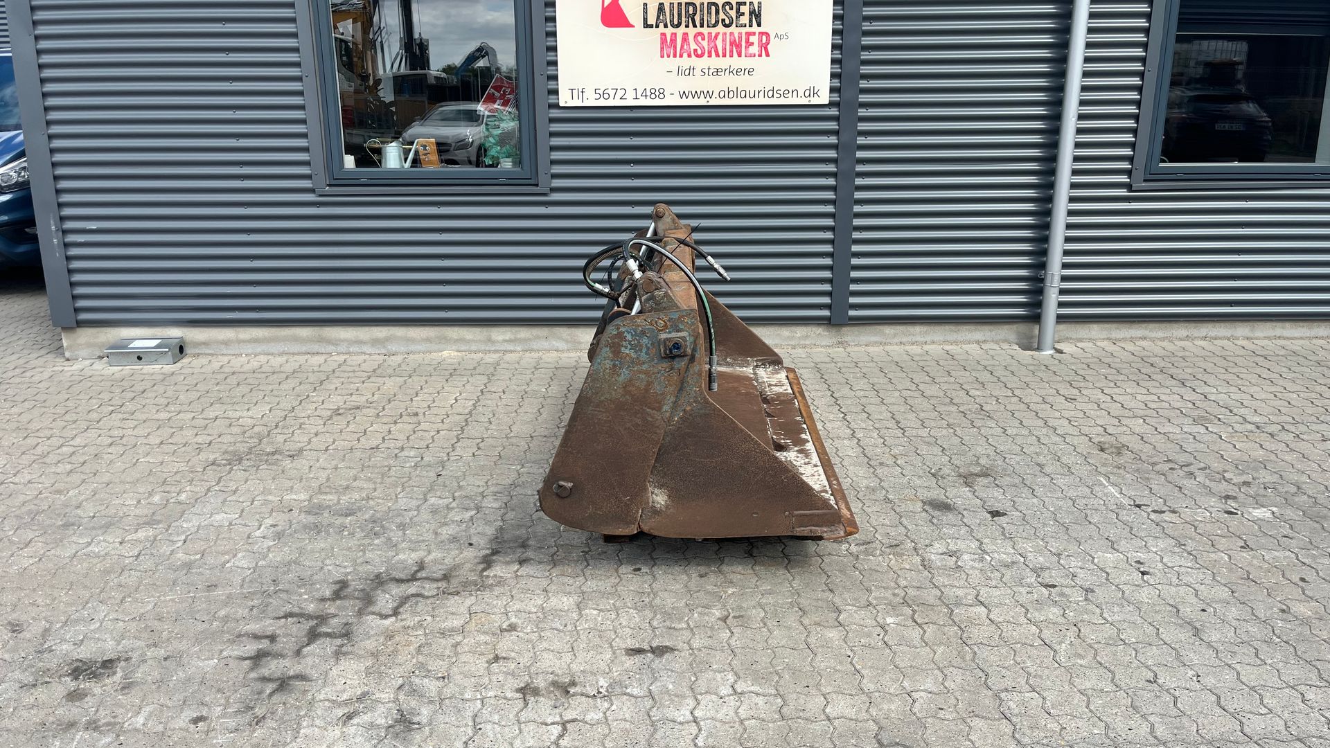 - - - 190 cm 4i1 skovl med volvo l30 fæste