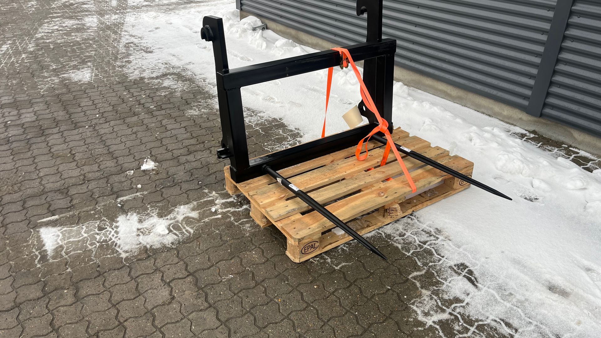 - - - Ballespyd med Volvo fæste