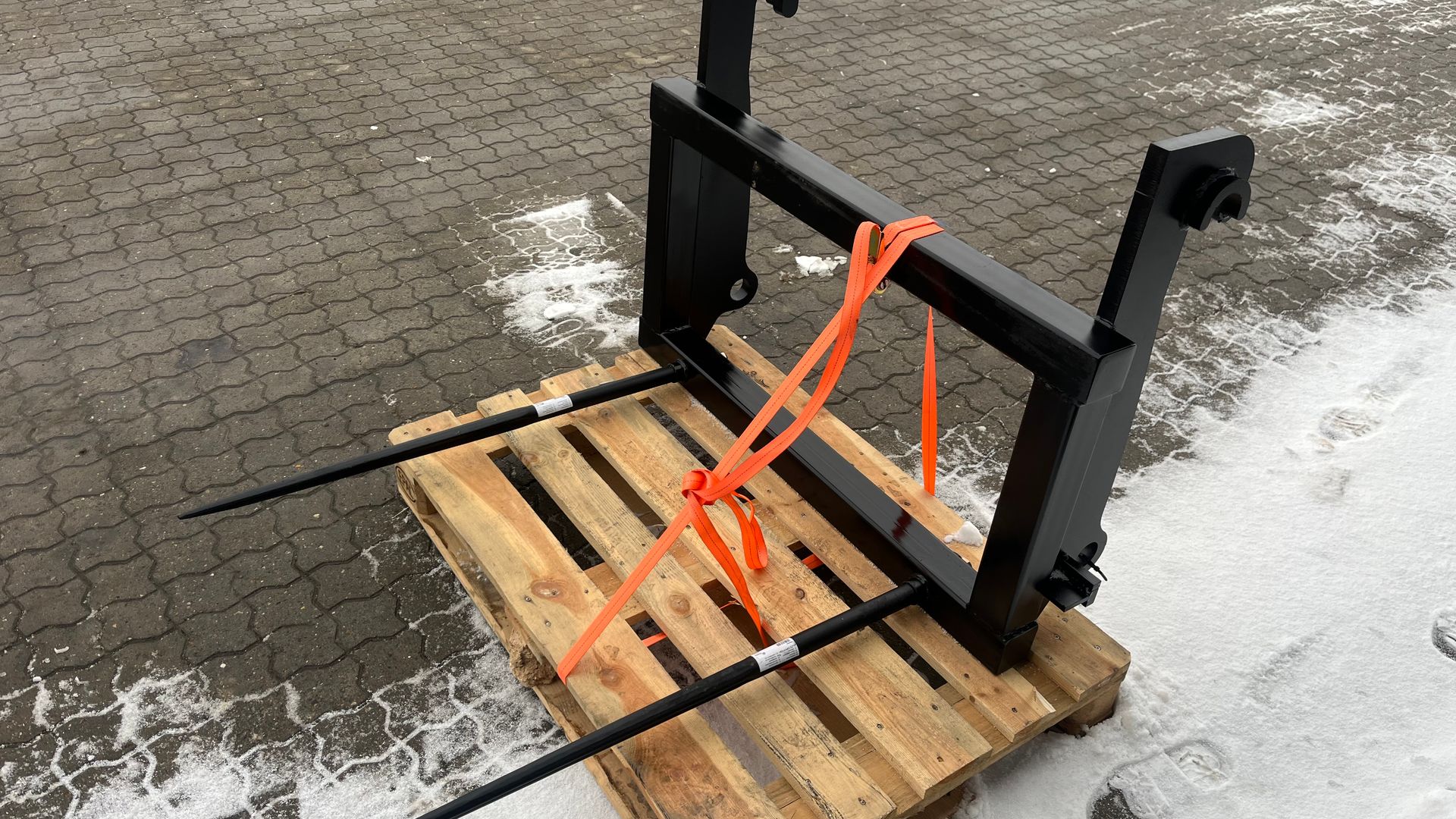 - - - Ballespyd med Volvo fæste