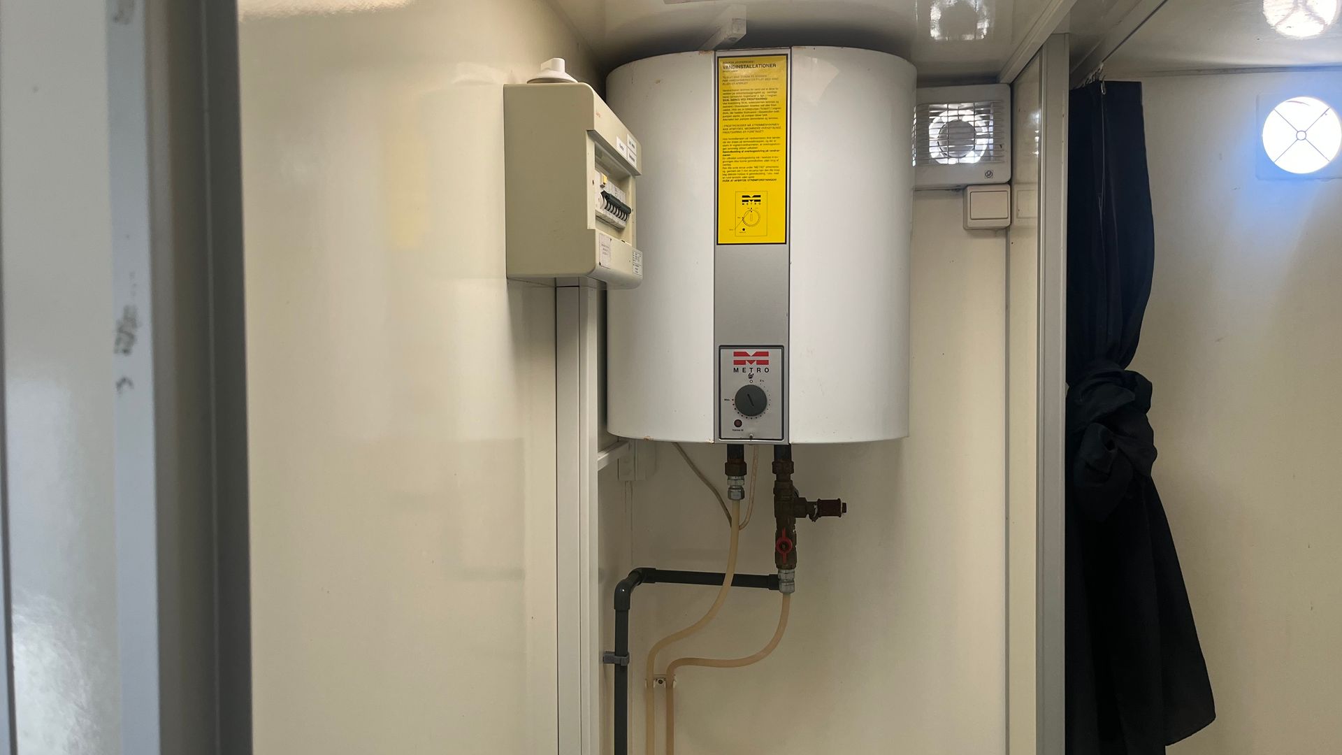 Scanvogn Beboelsesvogn 4 personers M. køkken og wc/bad