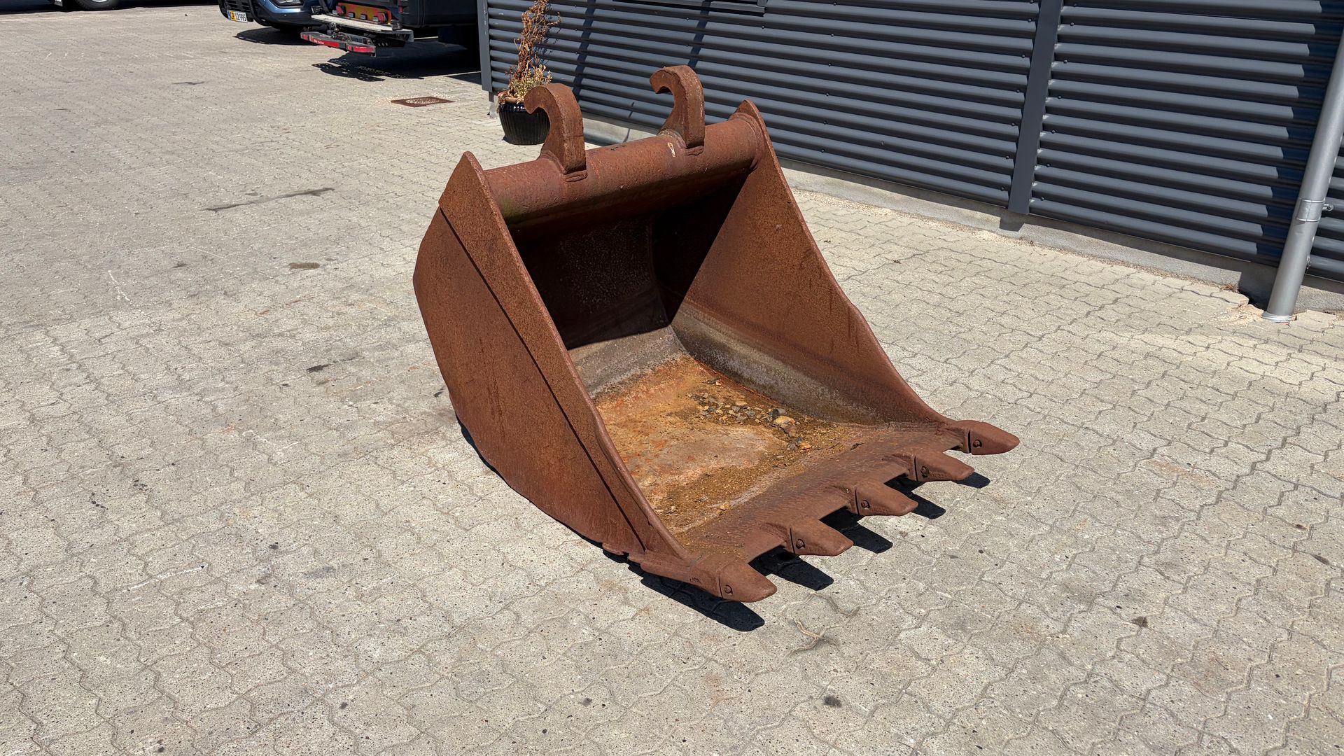 - - - - - - Graveskovl 1 meter med stort Beco skifte (godt brugt)