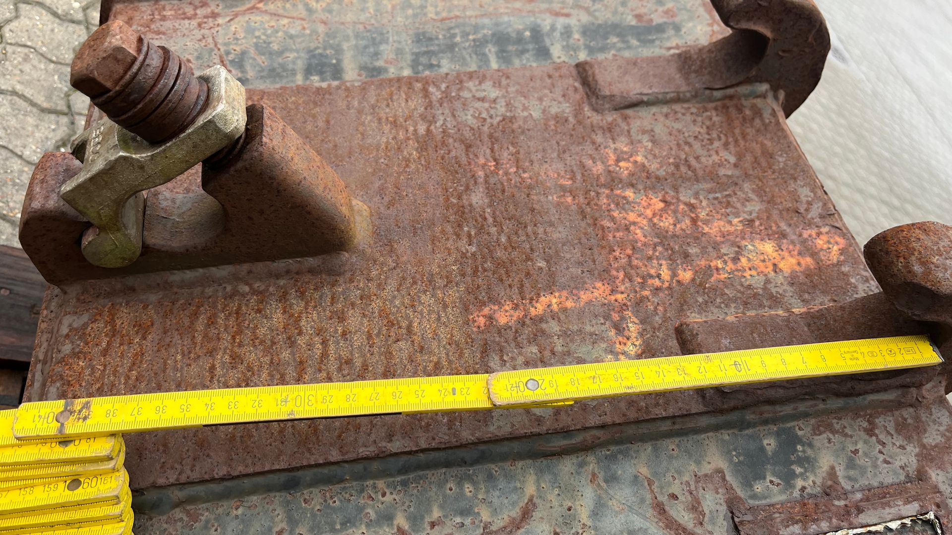 - - - 60cm graveskovl med beco fæste