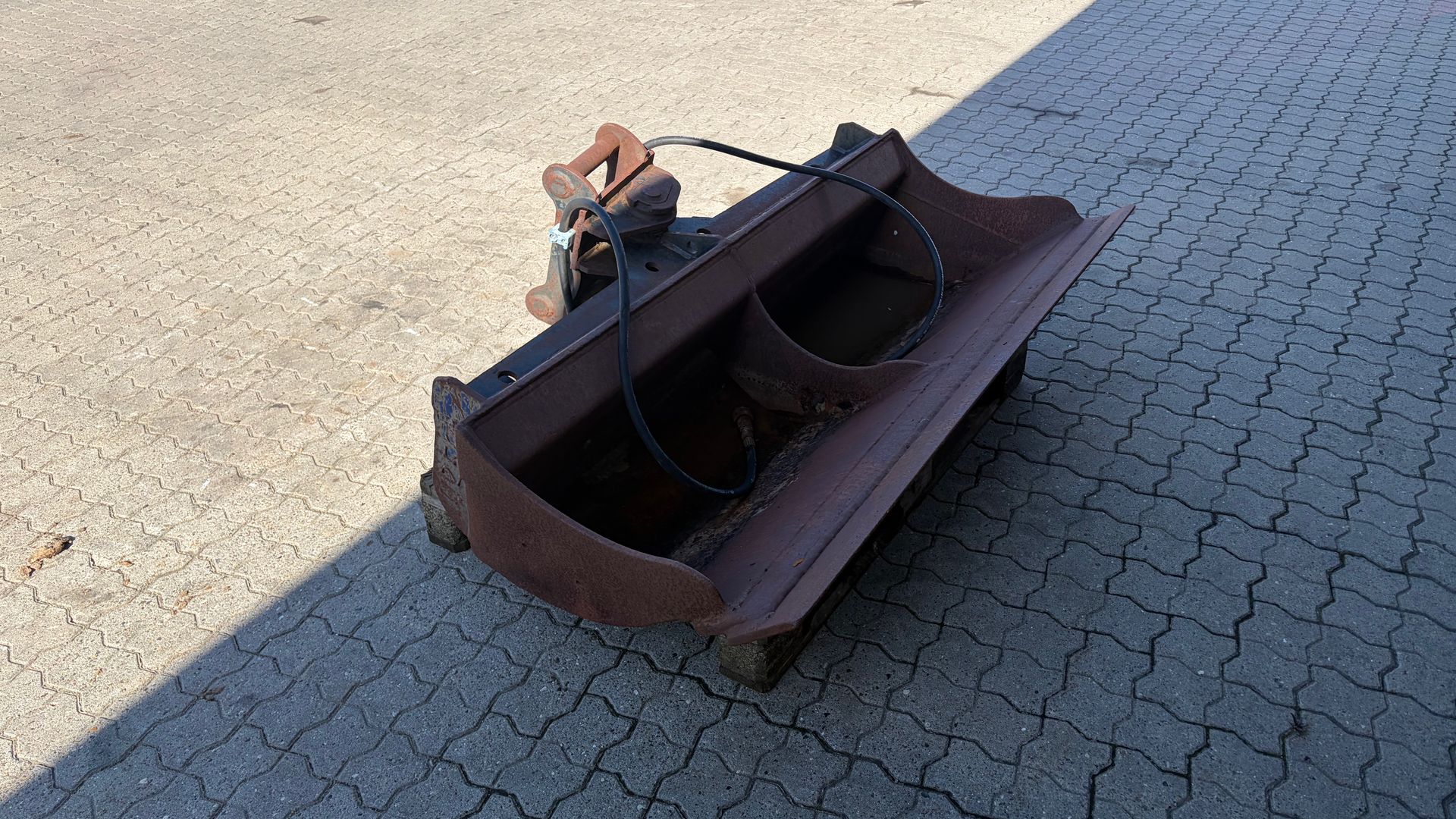 - - - Kip skovl 150 cm