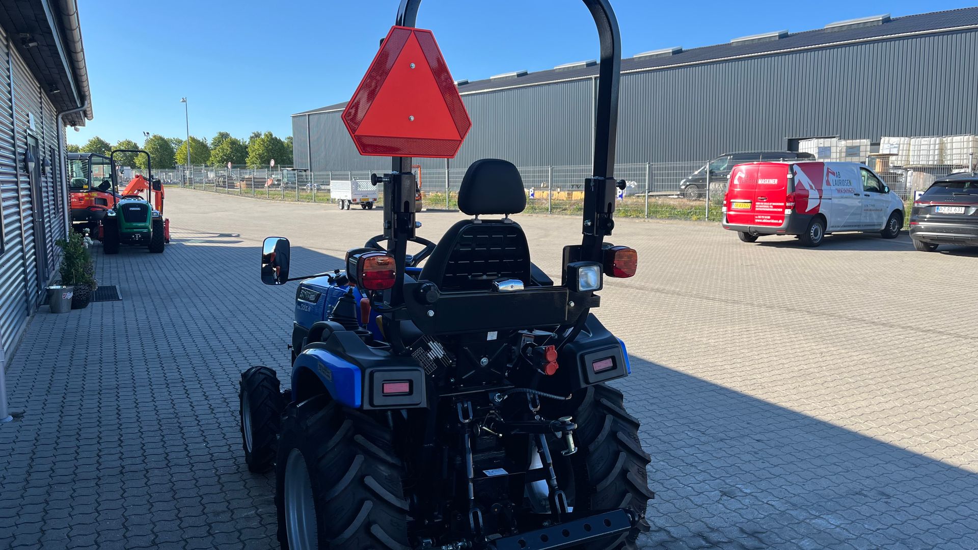 Solis S26 Shuttle XL Fabriksny 26hk 4WD traktor med vendegear