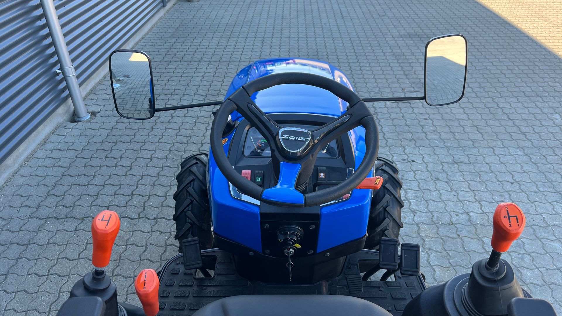 Solis S26 Shuttle XL Fabriksny 26hk 4WD traktor med vendegear