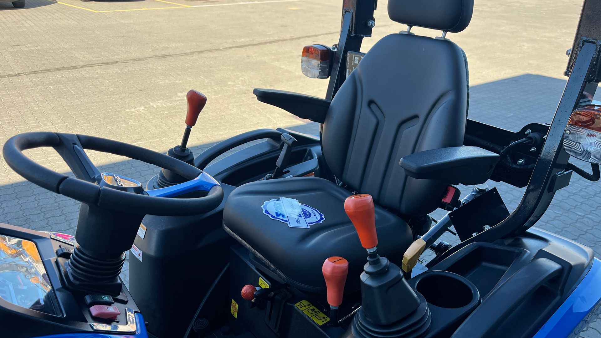 Solis S26 Shuttle XL Fabriksny 26hk 4WD traktor med vendegear