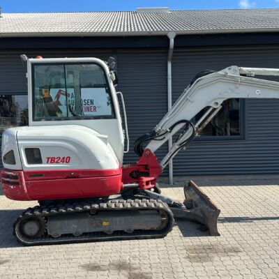 Takeuchi TB240 Regulær Takeuchi TB240 (2016) med JST-skifte