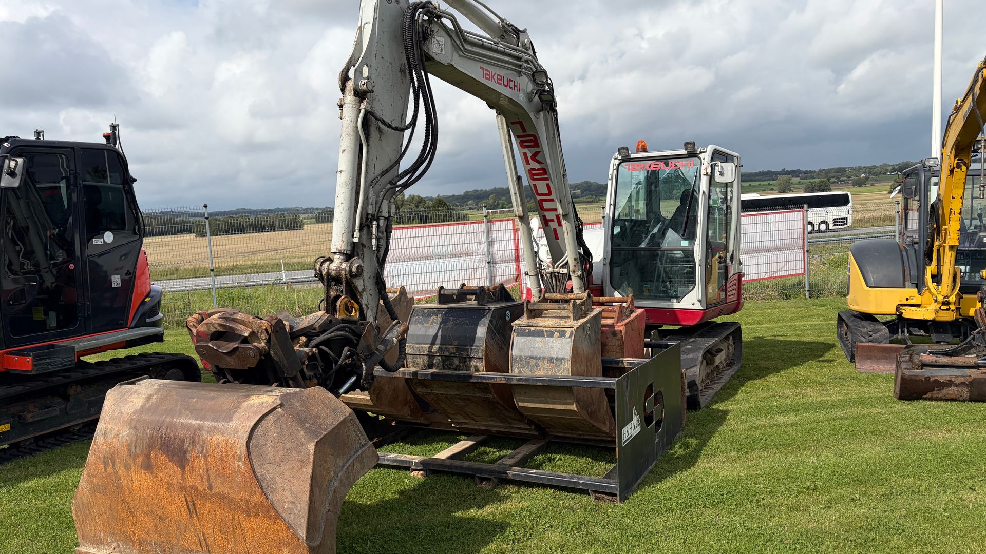 Takeuchi TB290 Takeuchi TB290 gravemaskine m/ Engcon, centralsmøring og 7 skovle - Årgang 2016