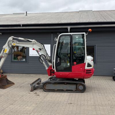Takeuchi TB230 Takeuchi TB230 – Årgang 2016 – Powertilt & Stor LED-lyspakke