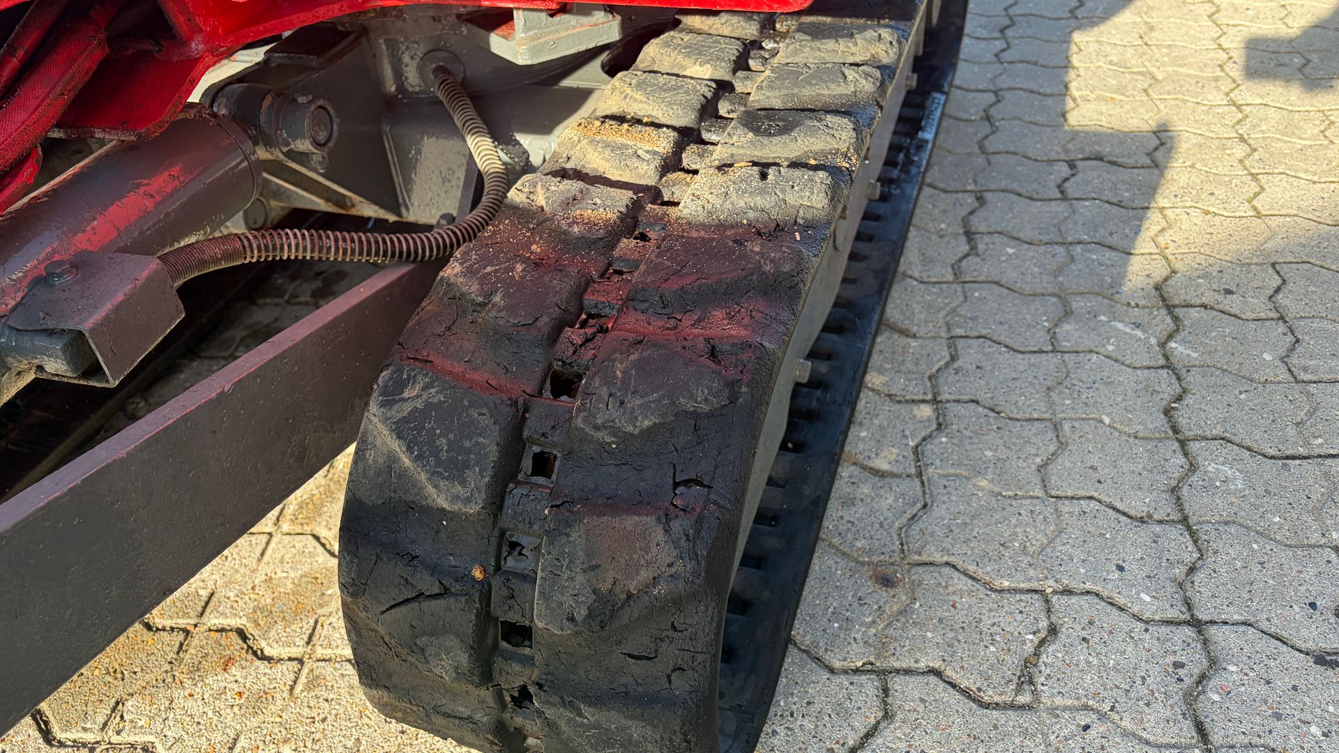 Takeuchi TB016 El-minigraver - Perfekt til indendørs arbejde