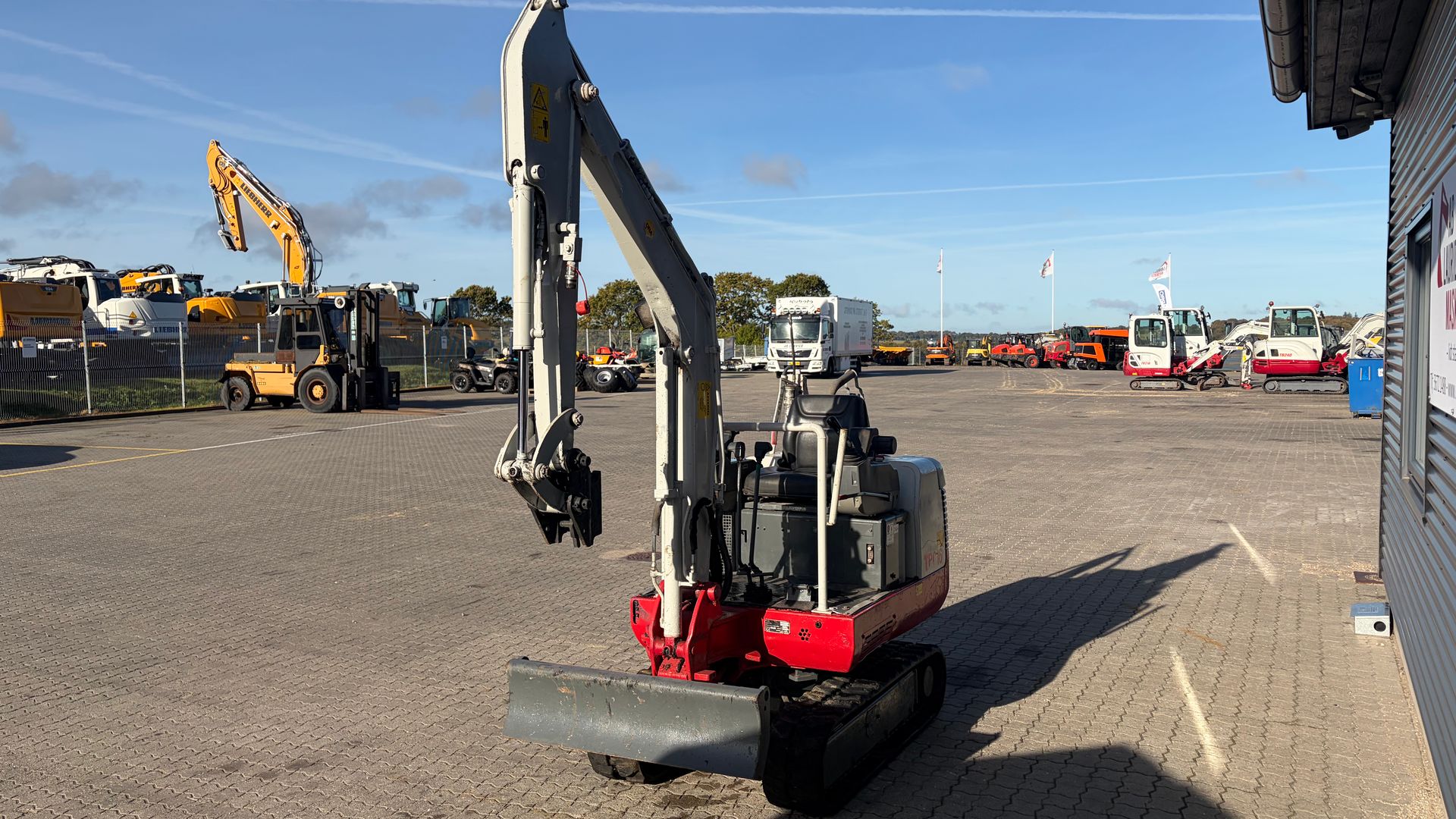 Takeuchi TB016 El-minigraver - Perfekt til indendørs arbejde