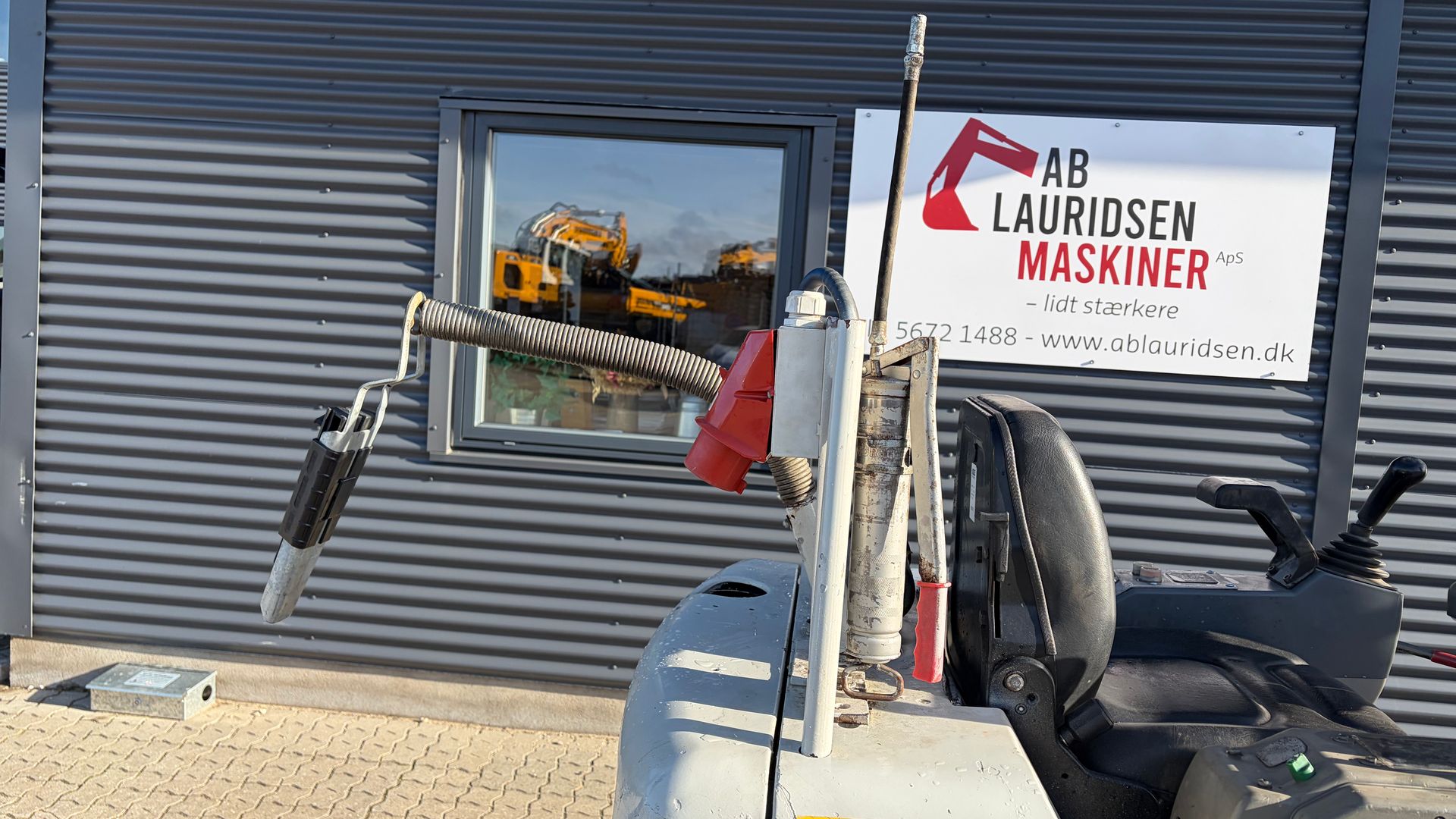 Takeuchi TB016 El-minigraver - Perfekt til indendørs arbejde