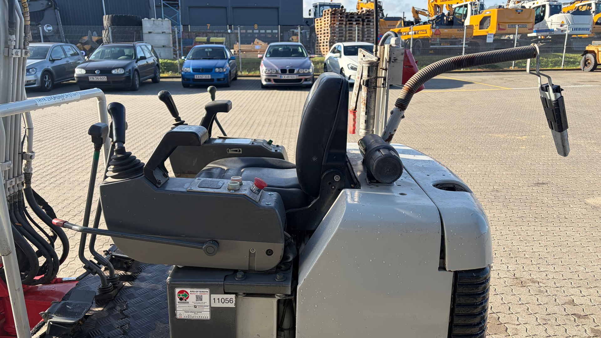 Takeuchi TB016 El-minigraver - Perfekt til indendørs arbejde