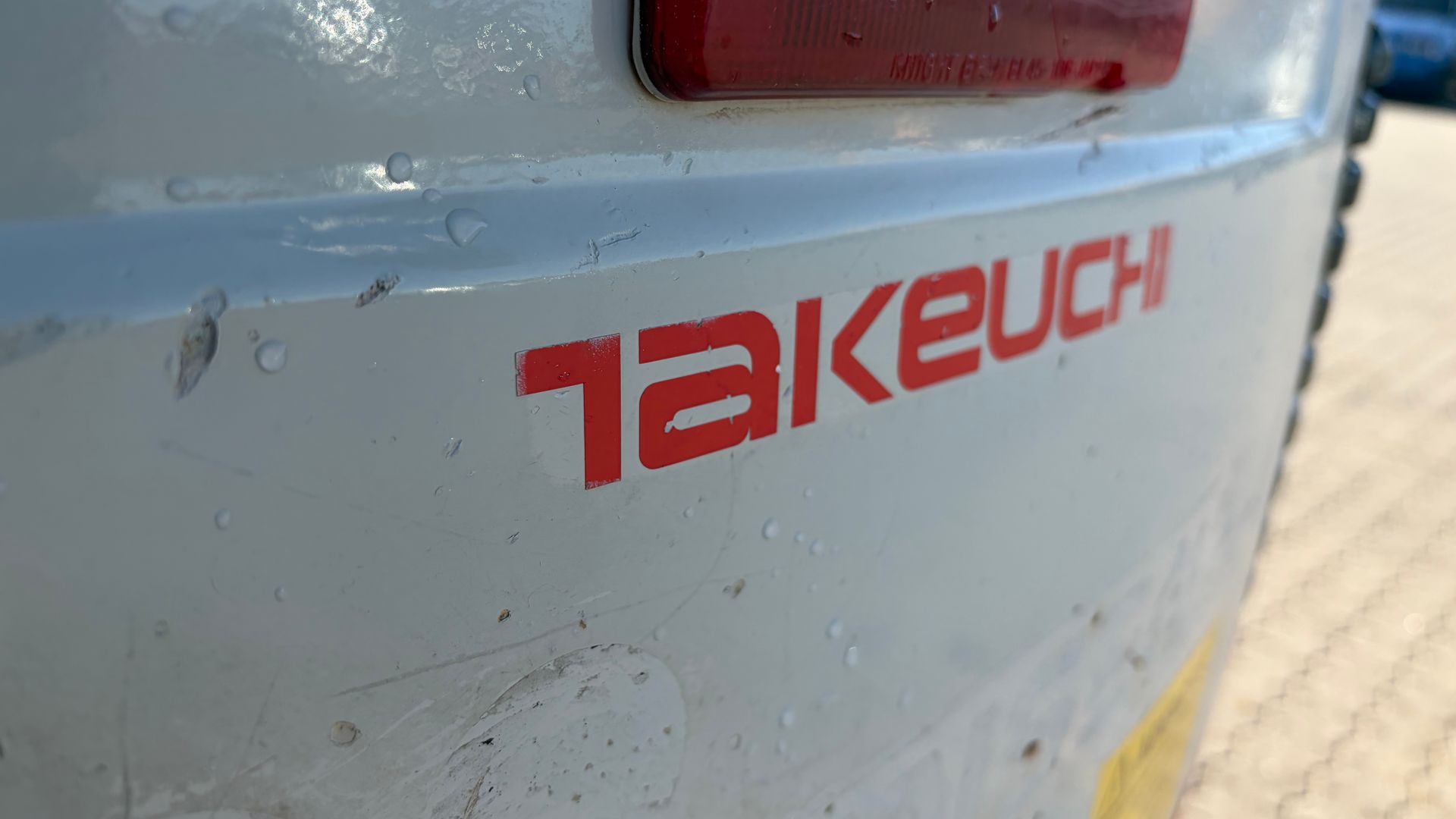 Takeuchi TB016 El-minigraver - Perfekt til indendørs arbejde