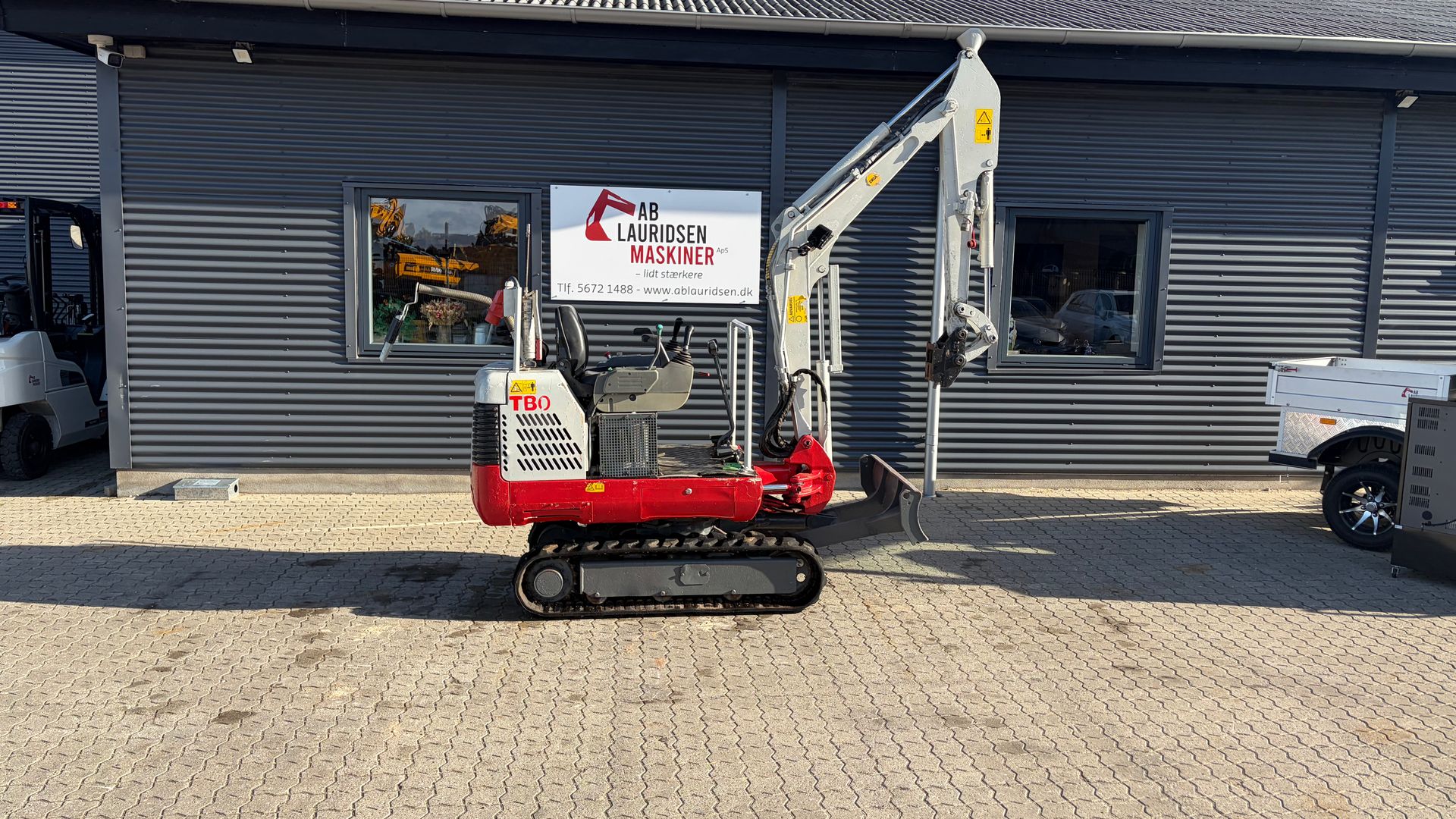 Takeuchi TB016 El-minigraver - Perfekt til indendørs arbejde