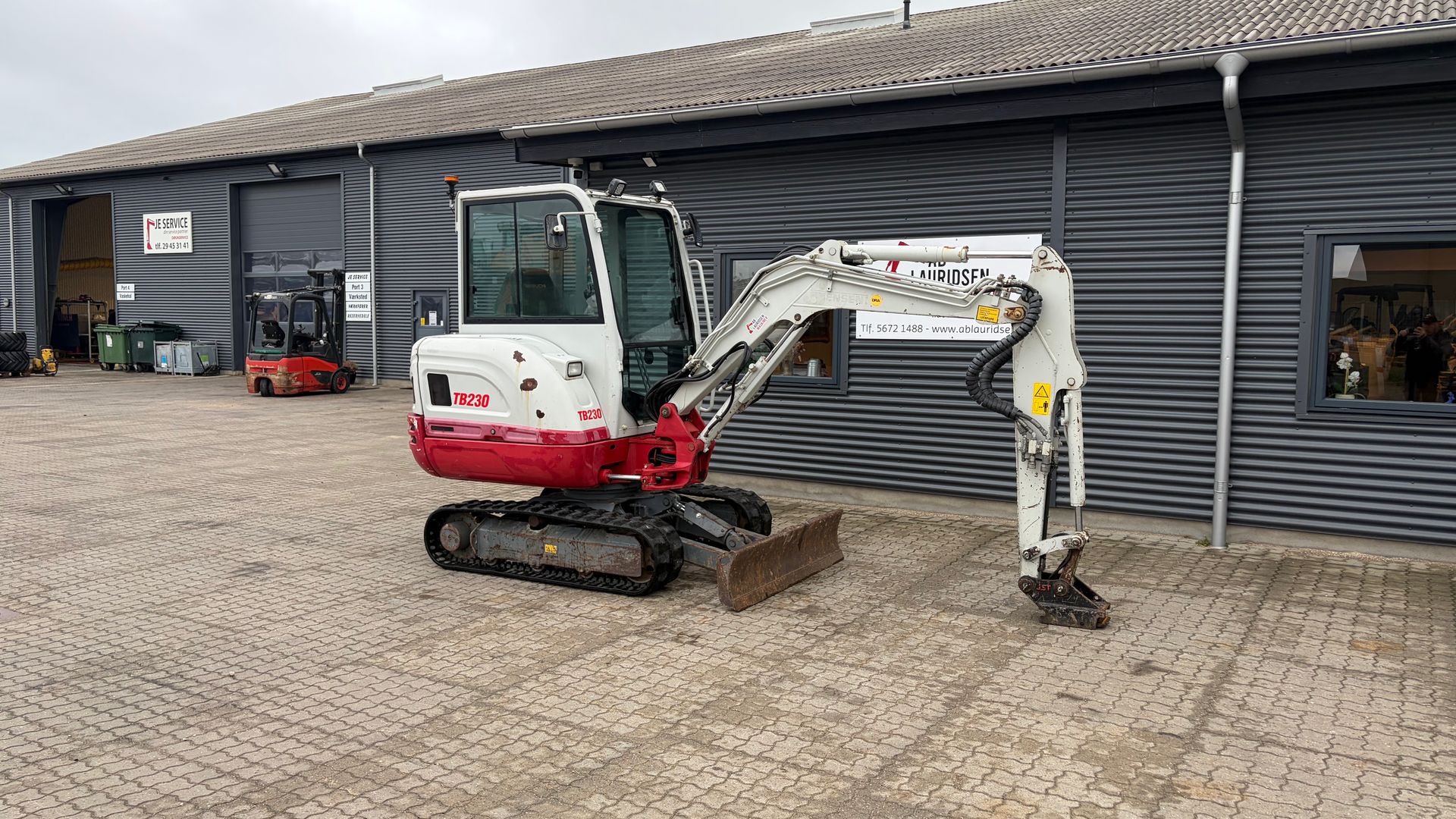 Takeuchi TB230 S40 skifte