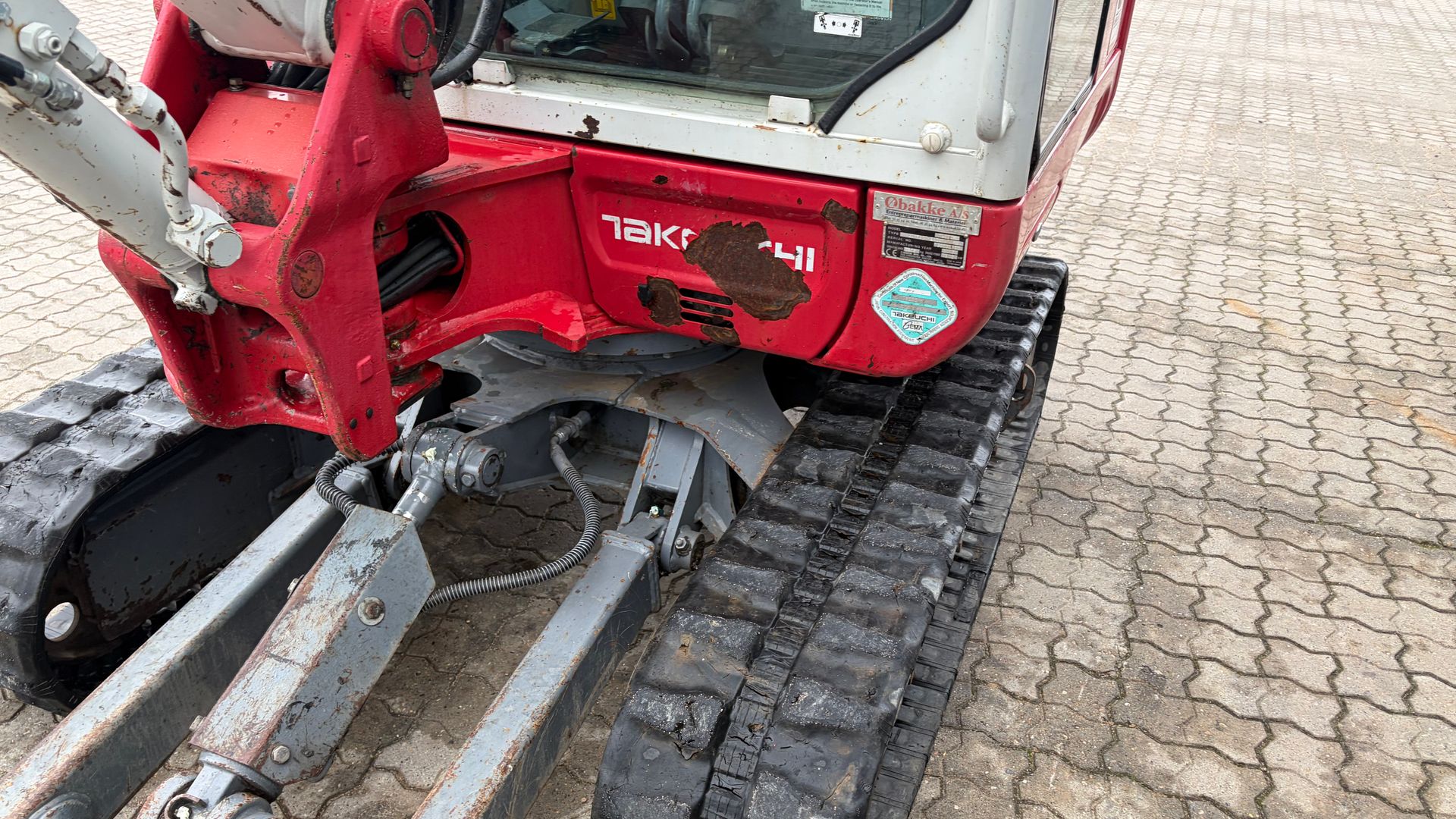 Takeuchi TB230 S40 skifte