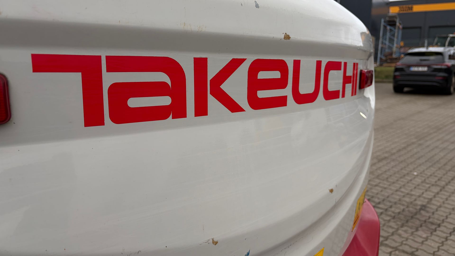 Takeuchi TB230 S40 skifte