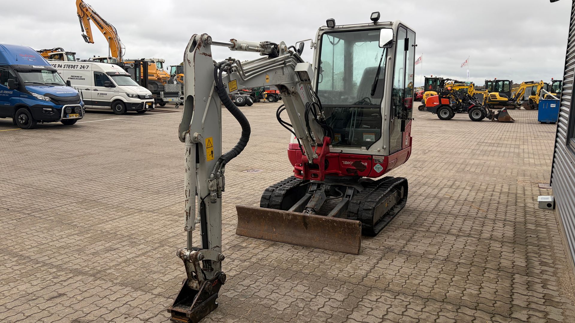 Takeuchi TB230 S40 skifte