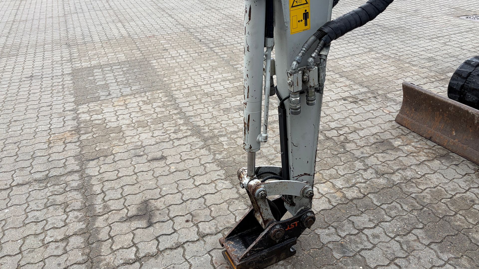 Takeuchi TB230 S40 skifte